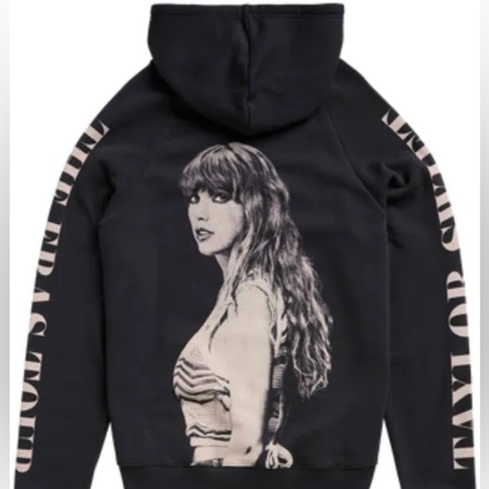 TAYLOR SWIFT • THE ERAS TOUR BLACK HOODIE (XL)